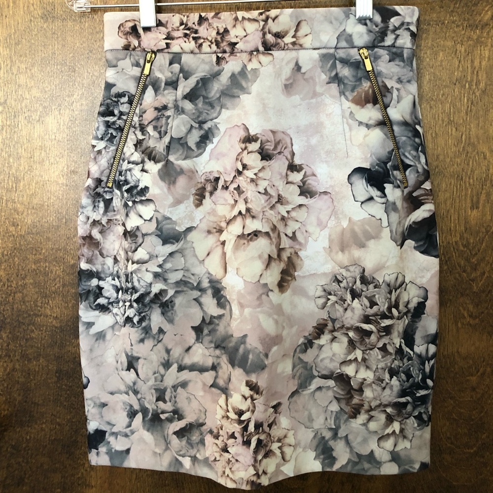 H&M Woman Floral Pencil Skirt
